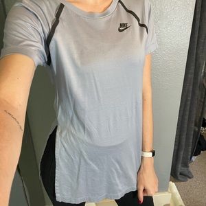 Nike high slit Athletic Top- gently used 🏃‍♀️